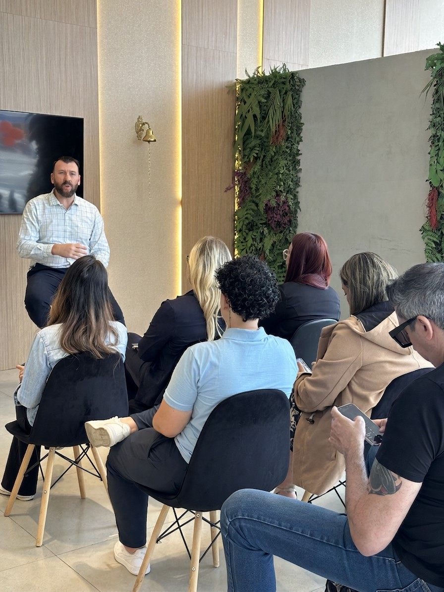 Treinamento da Vitacon Academy com equipe de parceiros